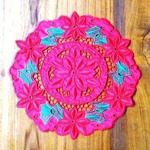 Ronde sierlap met kerstroosmotief (diameter 25 cm)