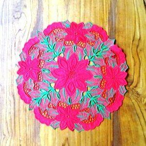 Ronde sierlap met kerstroosmotief (diameter 37,5 cm)